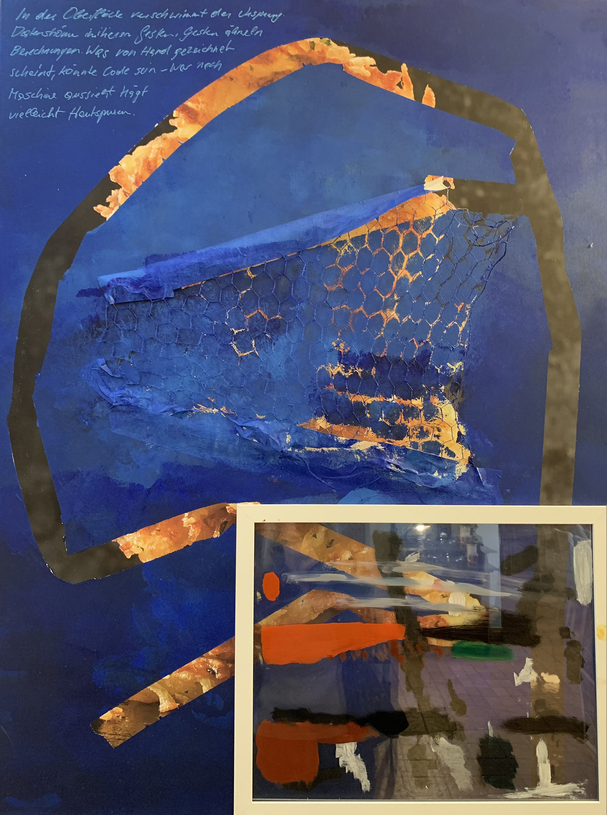 2025, Malerei, Acryl, Öl, Collage auf Leinwand, die Arbeiten entstehen aus einem Prozess des Überlagerns, Entfernens und Freilegens–fotografische Bilder werden übermalt, collagiert, aufgerissen. Auch die Sprache wird Teil dieses Prozesses: Texte, generiert im Dialog zwischen Künstlerin und KI, treten als zweite Ebene in Erscheinung, als semantische Spur im Bildraum